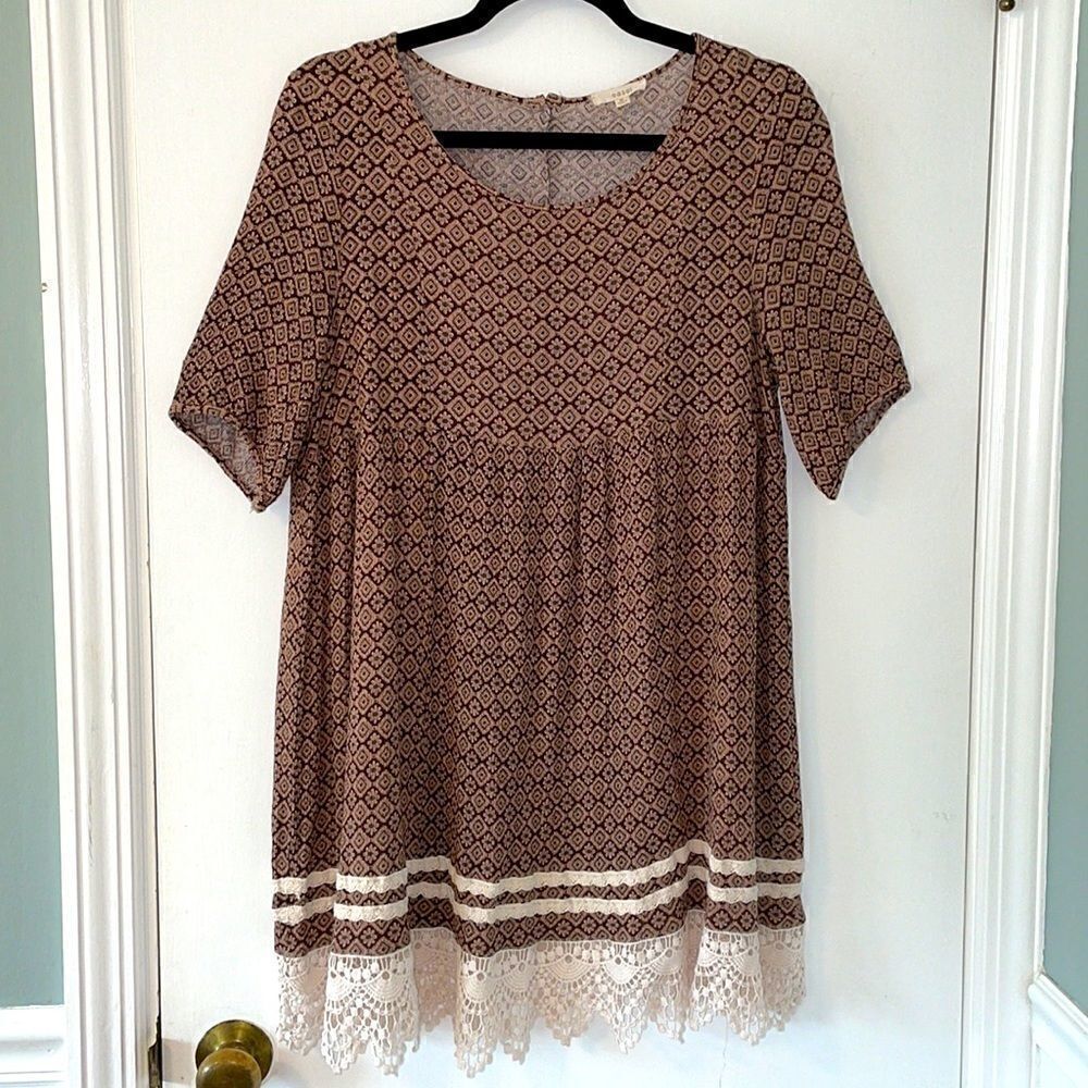easel lace trimmed simple print dress with elbow sleeves size medium